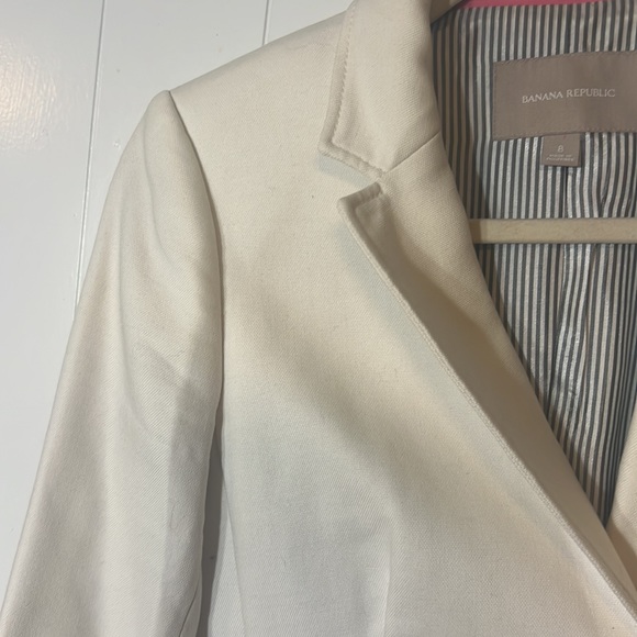 Banana republic white blazer - Picture 3 of 10